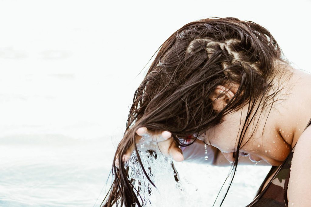 Как научиться правильно мыть волосы